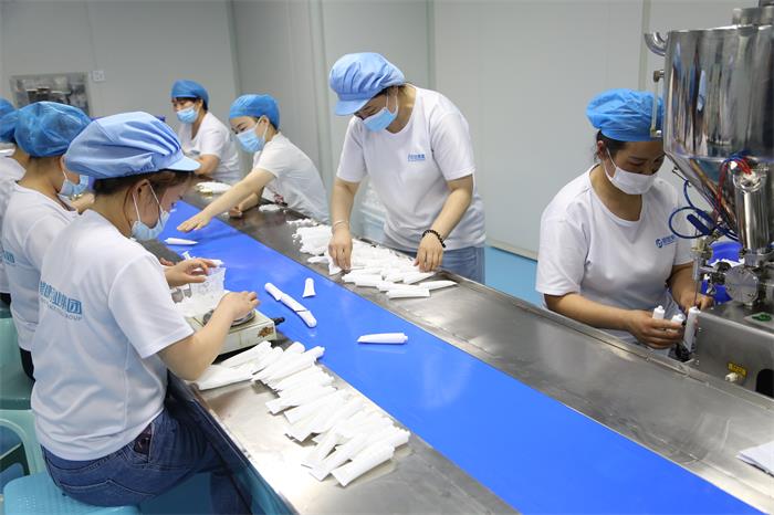 修康藥業(yè)膏藥包裝車間